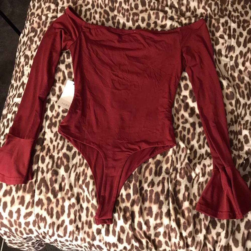 🍷 CARMEN OFF SHOULDER BODYSUIT